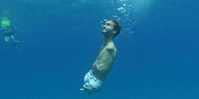 Nick Vujicic Swimming